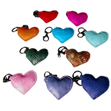 Cargar imagen en el visor de la galería, Leather heart charms