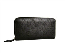 Load image into Gallery viewer, Back Louis Vuitton Black Zippy Wallet
