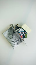 Cargar imagen en el visor de la galería, zip pouch wallet