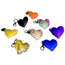 Cargar imagen en el visor de la galería, Heart leather key holders
