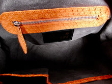 Cargar imagen en el visor de la galería, Bolso satchel de piel de pitón con lavado a la piedra naranja
