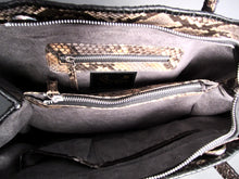 Cargar imagen en el visor de la galería, Interior Tassel Multicolor Black Leather Tote Bag
