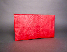 Cargar imagen en el visor de la galería, back Red Python Snakeskin Leather Clutch Bag
