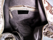 Cargar imagen en el visor de la galería, Metallic Gold Leather Hobo Bag interior
