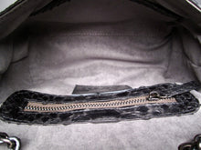 Cargar imagen en el visor de la galería, interior Black Shoulder Flap Bag - LARGE
