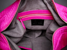 Cargar imagen en el visor de la galería, Pink Fuchsia Leather Hobo Bag interior
