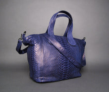 Cargar imagen en el visor de la galería, Blue Python Leather Nightingale Tote Shoulder bag
