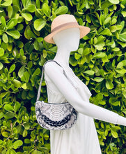 Cargar imagen en el visor de la galería, Natural White Snakeskin Python Leather Croissant Shoulder Bag
