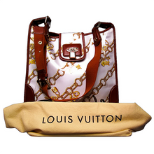 Cargar imagen en el visor de la galería, Louis Vuitton White Monogram Charms Musette Shoulder Bag
