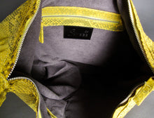 Cargar imagen en el visor de la galería, Interior Jumbo XL Yellow and Gray Stonewashed Leather Shoulder Bag
