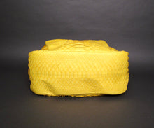 Cargar imagen en el visor de la galería, Yellow purse hobo bag bottom
