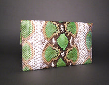 Cargar imagen en el visor de la galería, Bolso clutch de cuero multicolor verde
