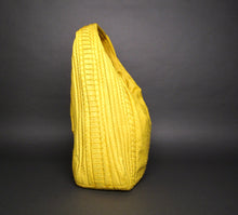 Cargar imagen en el visor de la galería, Yellow purse hobo bag side
