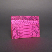 Cargar imagen en el visor de la galería, Fuchsia Motif Python Leather Slot Card Holder

