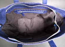 Cargar imagen en el visor de la galería, Interior Shopper Blue Tote Bag in Python Leather
