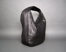Cargar imagen en el visor de la galería, Leather Hobo Bag in Genuine Python Leather
