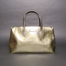 Cargar imagen en el visor de la galería, Louis Vuitton Vert Bronze Vernis Leather Wilshire PM Handbag
