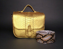 Cargar imagen en el visor de la galería, Metallic Gold Snakeskin Leather Small Shoulder bag
