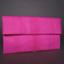 Cargar imagen en el visor de la galería, Front Fuchsia Pink Clutch Bag 
