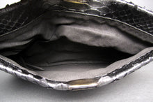Cargar imagen en el visor de la galería, Interior Metallic Black Clutch Bag
