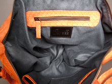 Cargar imagen en el visor de la galería, Interior Nightingale Python Leather Orange Tote Shoulder bag

