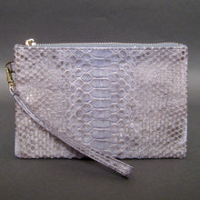Cargar imagen en el visor de la galería, Grey Motif Python Leather  Wristlet Clutch Bag
