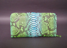 Load image into Gallery viewer, Green Leather Zippy Wallet
