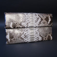 Cargar imagen en el visor de la galería, Silver Gold Motif Snakeskin Python Leather Clutch Bag
