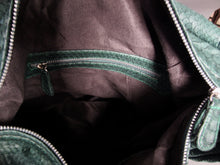 Cargar imagen en el visor de la galería, Green Python Leather Hobo Bag Interior
