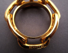 Cargar imagen en el visor de la galería, Anillo para bufanda en tono dorado Hermès Chaine D&#39;Ancre
