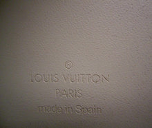 Cargar imagen en el visor de la galería, Cuaderno agenda Louis Vuitton Suhali blanco PM
